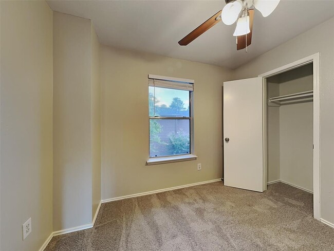 Building Photo - 15810 Murrelet Ct