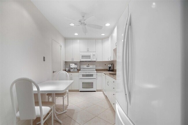 Building Photo - 4250 Galt Ocean Dr