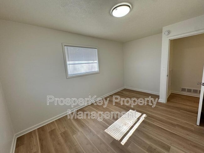 Building Photo - 2119 Shelby St