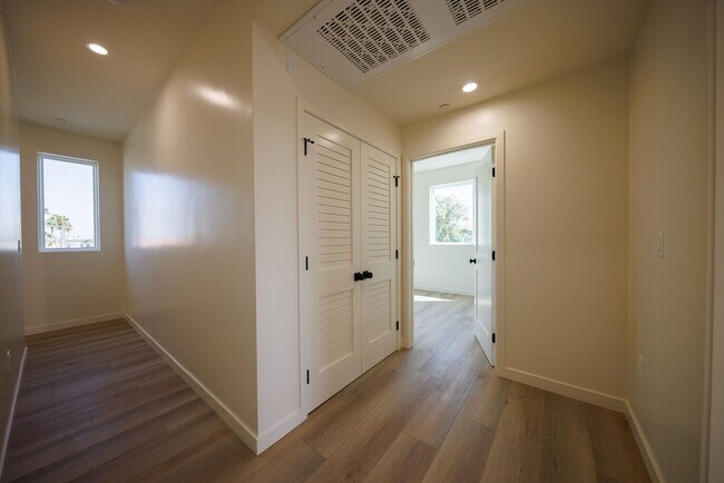Building Photo - LUXURY in Prime Culver City