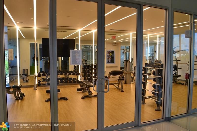 Building Photo - 6302 NW 104th Path