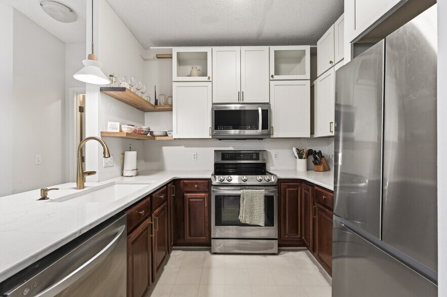 Building Photo - 631 Woodduck Dr