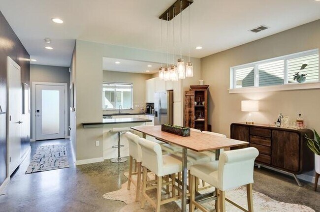 Building Photo - 5616 S 1st St