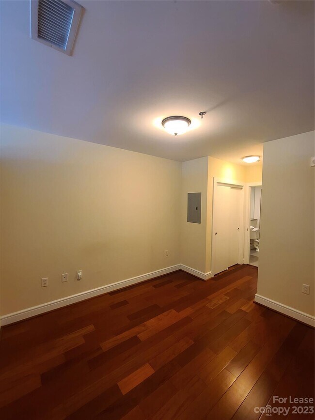 Building Photo - 333 W Trade St