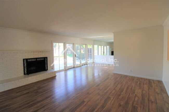 Building Photo - Charming 3bd/2ba Foothill Farms Home With 2 Car Garage!