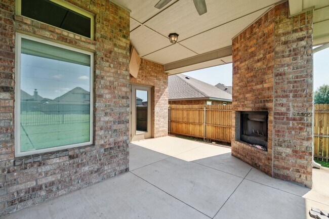 Building Photo - Upscale Comfort Meets Everyday Functionality in This Stunning 3-Car Garage Home!