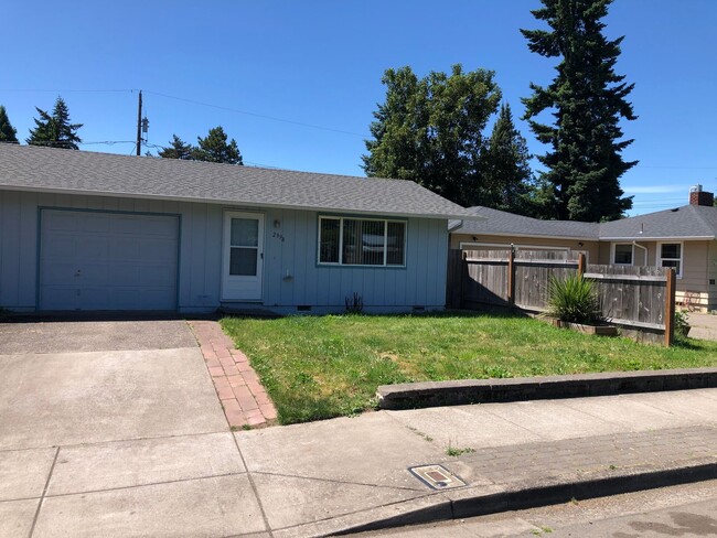 Primary Photo - Updated 2 bed 1 bath dulpex in Eugene!