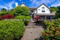 Building Photo - Charming and Bright 3 bed in Convenient Poulsbo community with amazing views!