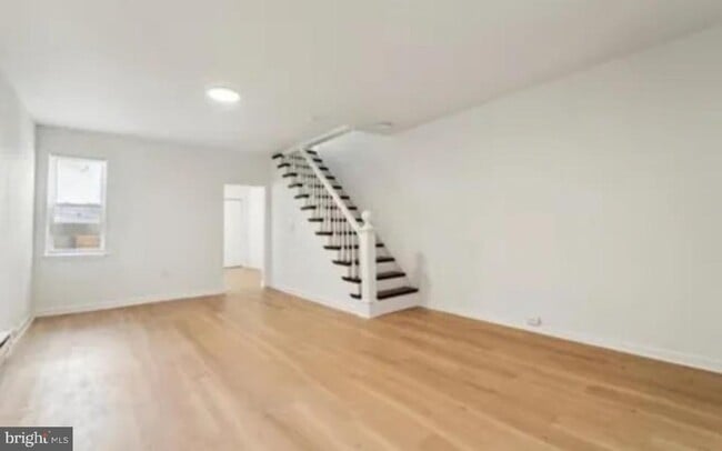 Primary Photo - 19 W Seymour St
