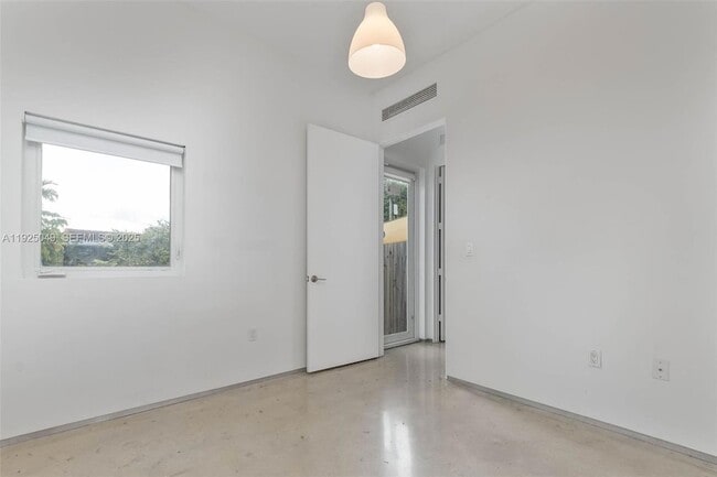 Building Photo - 3660 SW 24th Ter