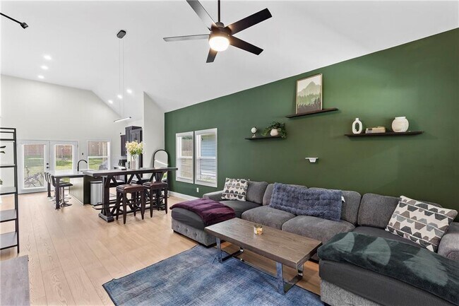 Primary Photo - 624 Robert St NW