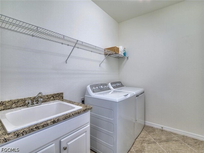 Building Photo - 10399 Prato Dr