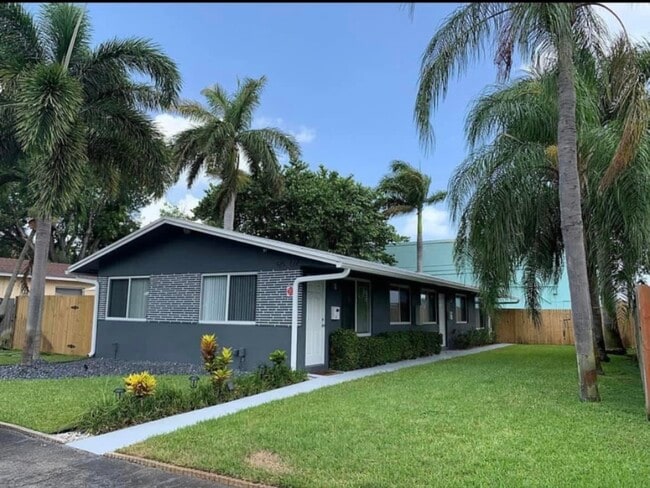 Building Photo - 125 NE 30th Ct