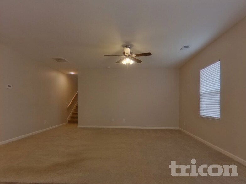 Building Photo - 44 Dorsey Wy