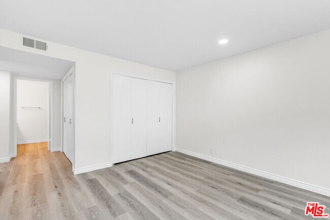 Building Photo - 10634 Holman Ave