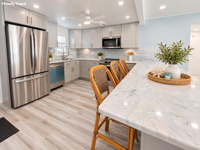 Building Photo - 7625 Sun Island Dr S