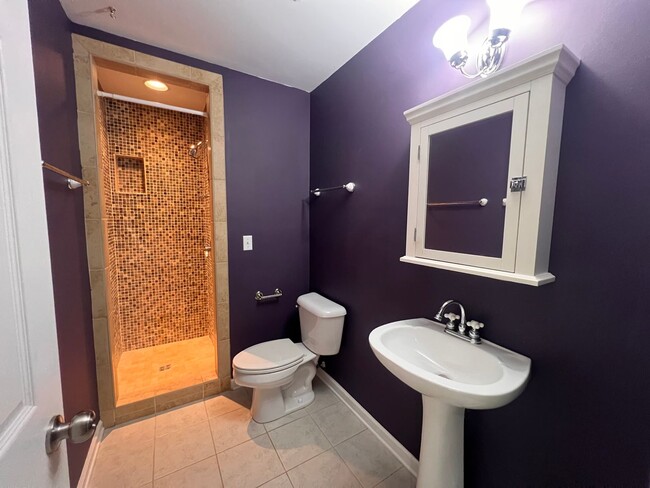 Building Photo - 1093 Wintergreen Ln