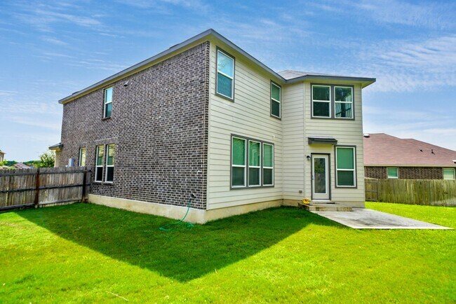 Building Photo - Beautiful 3-Bedroom Home with Flex Space i...