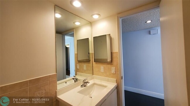 Building Photo - 3095 N Course Dr