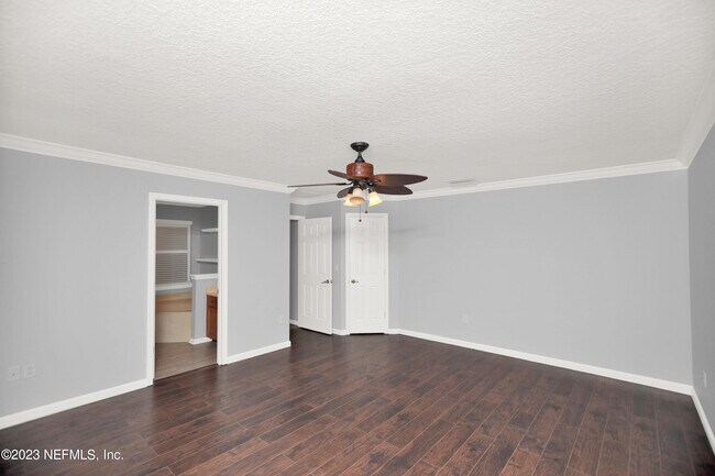 Building Photo - 757 MacKenzie Cir