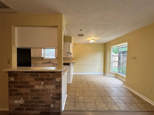 Building Photo - 1937 Arcadia Dr