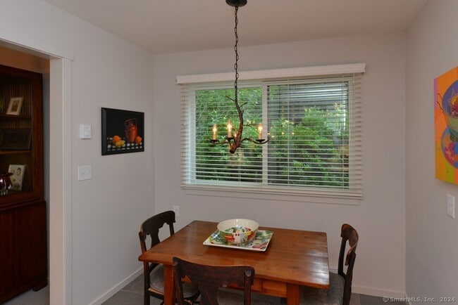 Building Photo - 595 Heritage Village