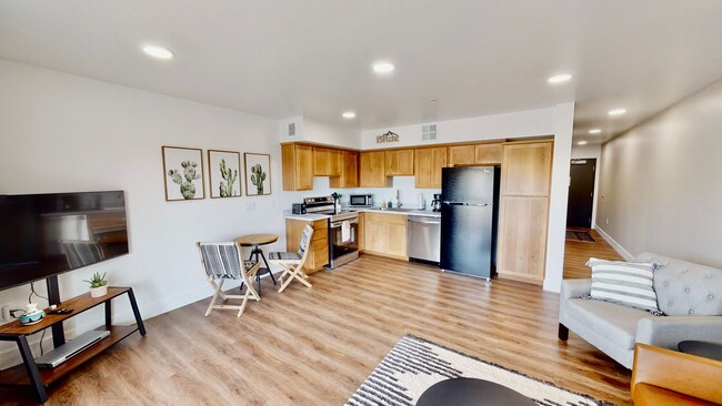 Building Photo - New Furnished Apartment
