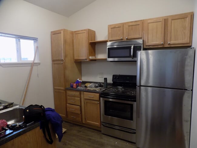 Building Photo - 204 Grant Ave