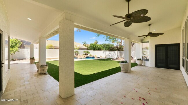 Building Photo - 8638 E Dahlia Dr
