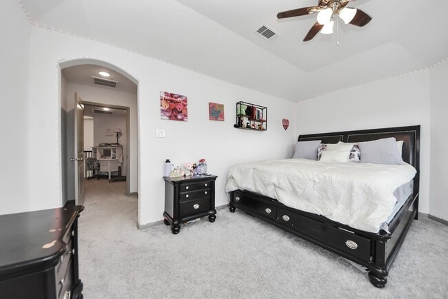 Building Photo - 1911 Sapphire Pines Ln