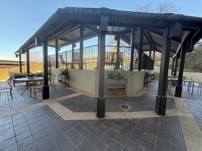Building Photo - 7701 Wurzbach Rd