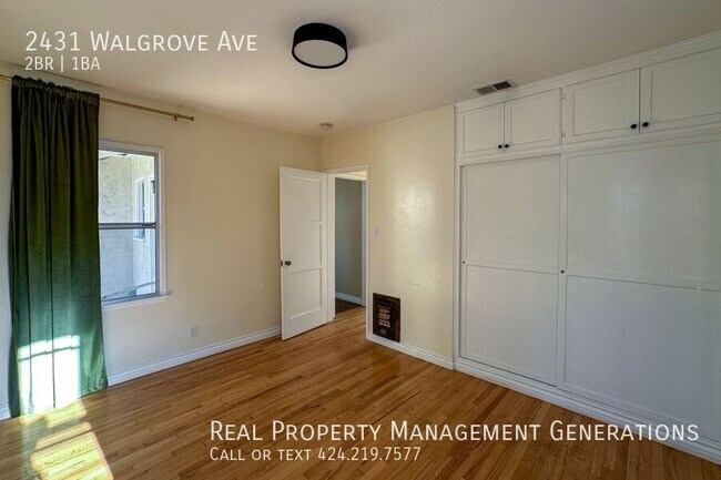 Building Photo - 2431 Walgrove Ave