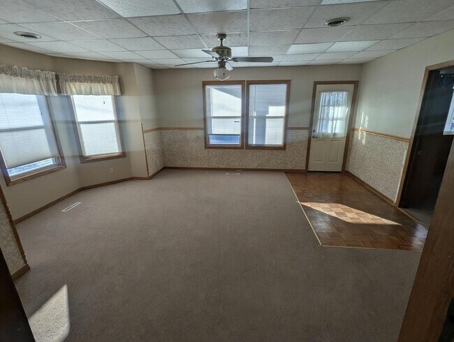 Building Photo - 136 Main St