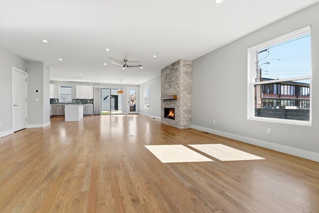 Building Photo - $5,740.95, $300 off the first month's rent, 4 Beds - 5 Bath, Townhouse in Denver with Office!