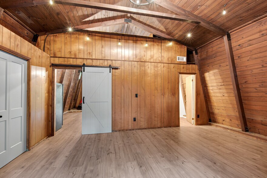 Building Photo - 170 Sunset Pl