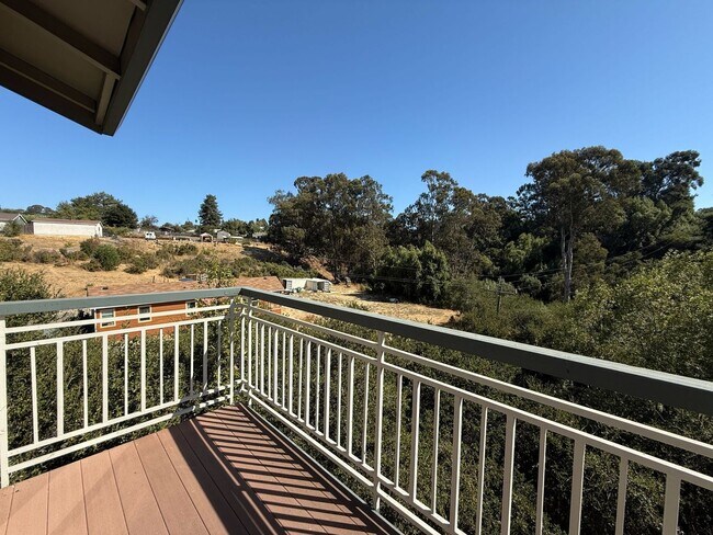 Building Photo - 3 Bed 2.5 Bath Available NOW!!! 2 Car Gara...
