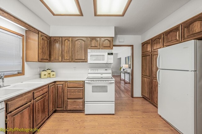 Building Photo - Charming Bungalow in Overlook neighborhood...