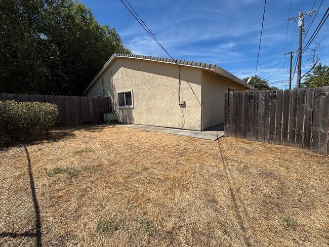Building Photo - 6801 Woodbine Ave