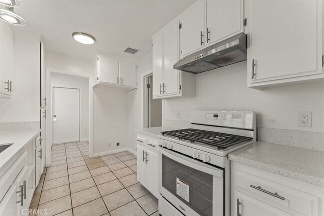 Building Photo - 14722 Strathern St