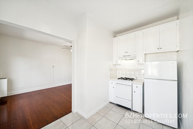 Building Photo - 1267 Vin Scully Ave
