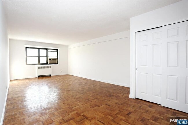 Building Photo - 208 Anderson St