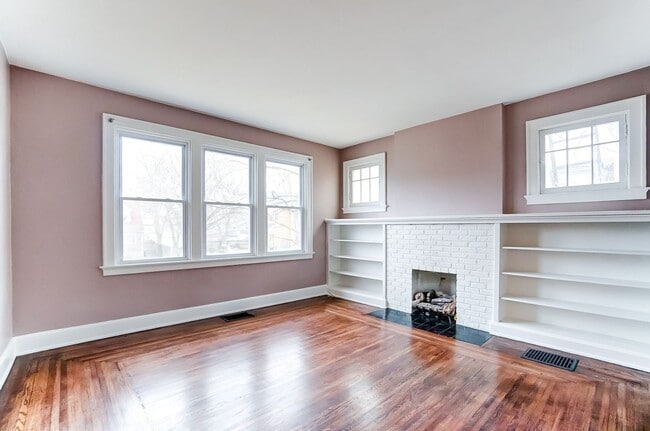 Building Photo - Westwood - Charming 3+ bed 1 bath home freshly updated