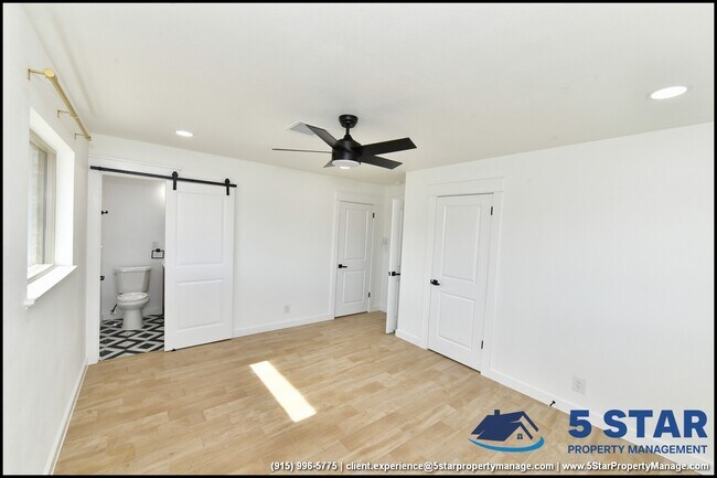 Building Photo - 3217 Wedgewood Dr