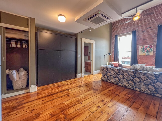 Building Photo - 1175 Iowa St