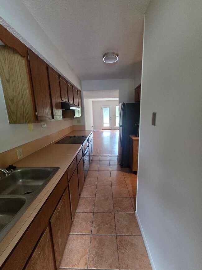 Building Photo - 2588 E Sweetbriar Dr