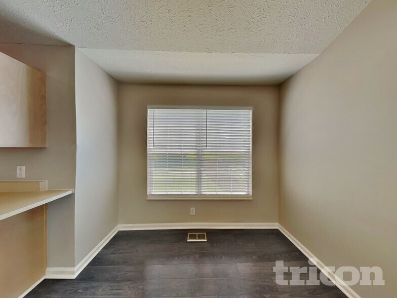 Building Photo - 716 Sweetwater Cir