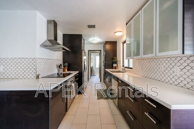 Building Photo - 1970 S Joshua Tree Pl