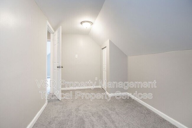 Building Photo - 3694 E 147th St