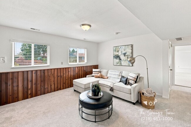 Building Photo - 1239 Suncrest Way