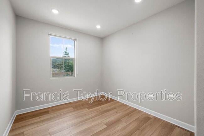 Building Photo - 10912 Jericho Way